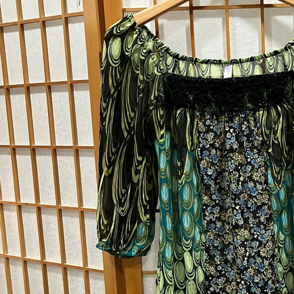 Sheer blouse - Picture 6 of 10